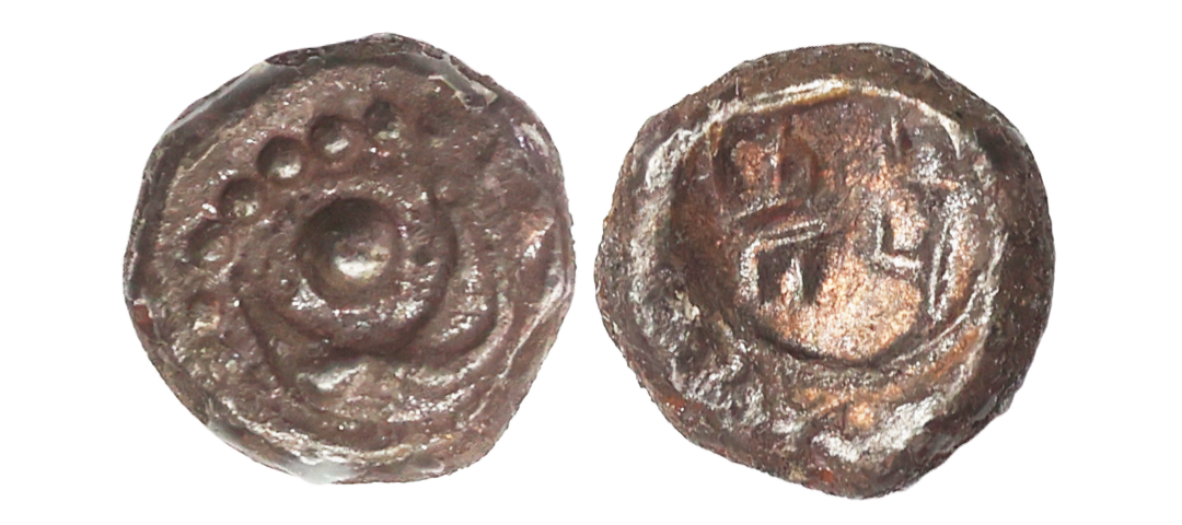 Arcot Nawabs, Muhammad Ali, (1749-95 AD), Copper Kasu, 2.54 gms, Obv: Sun and Moon motifs,
